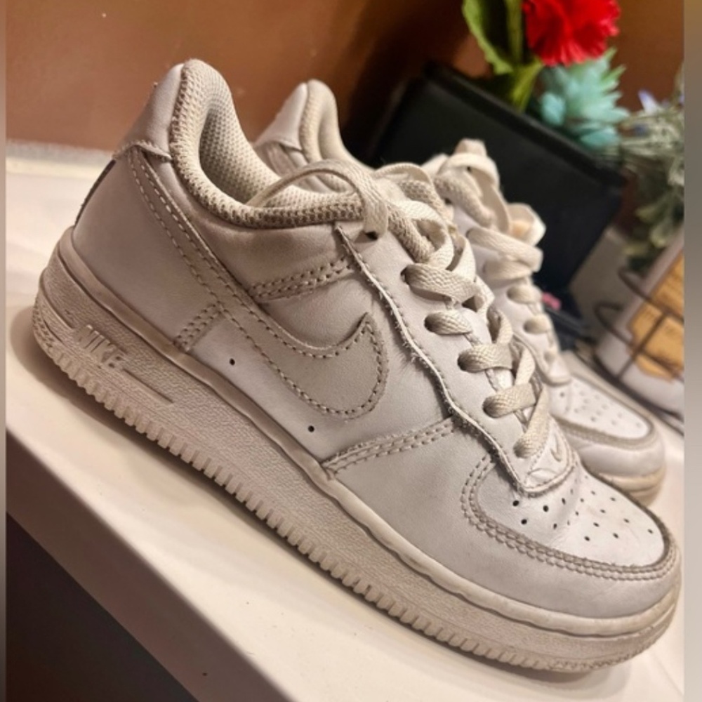Kid’s Nike Air Force ones ( SIZE 12 C )